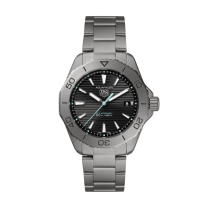 タグ・ホイヤー アクアレーサー
プロフェッショナル200 ソーラーグラフ